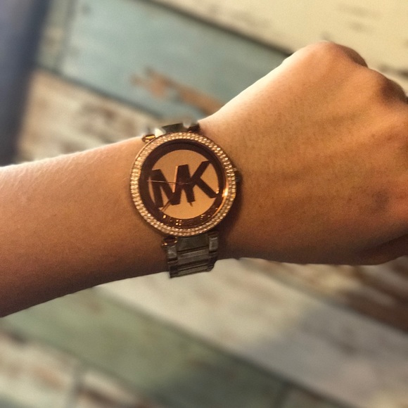 Michael Kors Rosegold watch in great condition!
